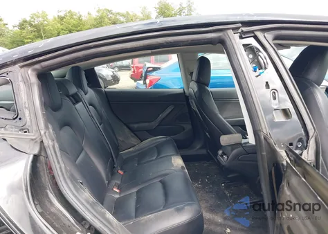 2018 Tesla Model 3 Long Range/Performance z USA, uszkodzony, nr VIN 5YJ3E1EB5JF103349